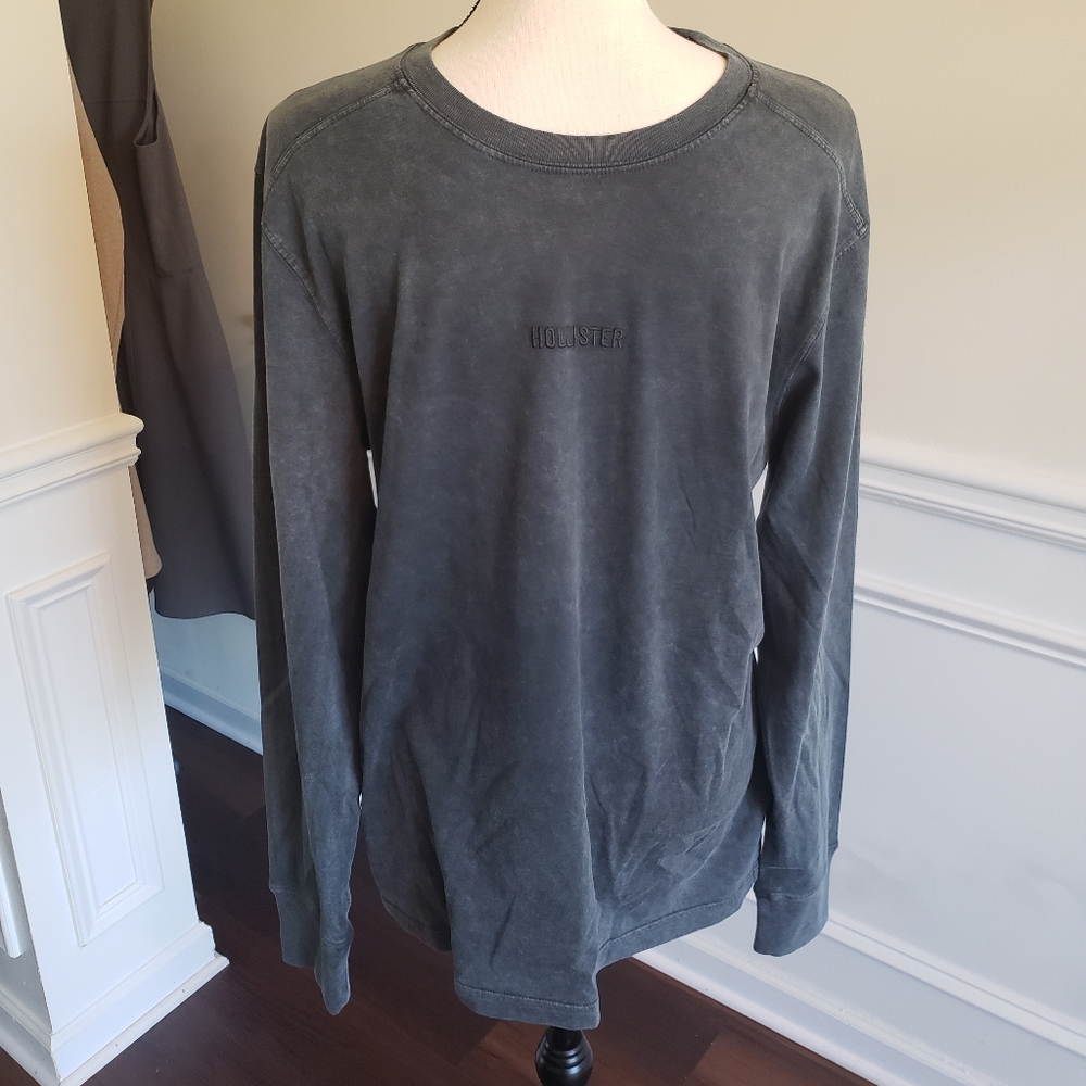 Gray long sleeve Hollister shirt size M